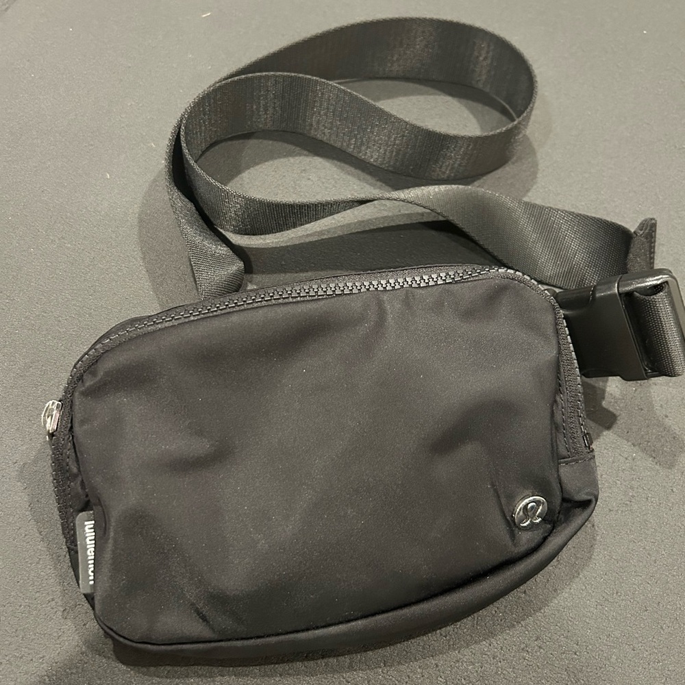 NWT Lululemon Everywhere Belt Bag 1L Black